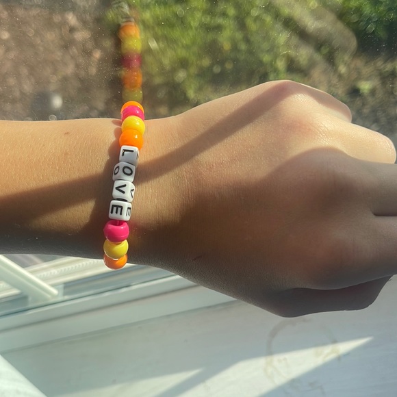 Cute fashionable bracelet, cheap. - Picture 1 of 2